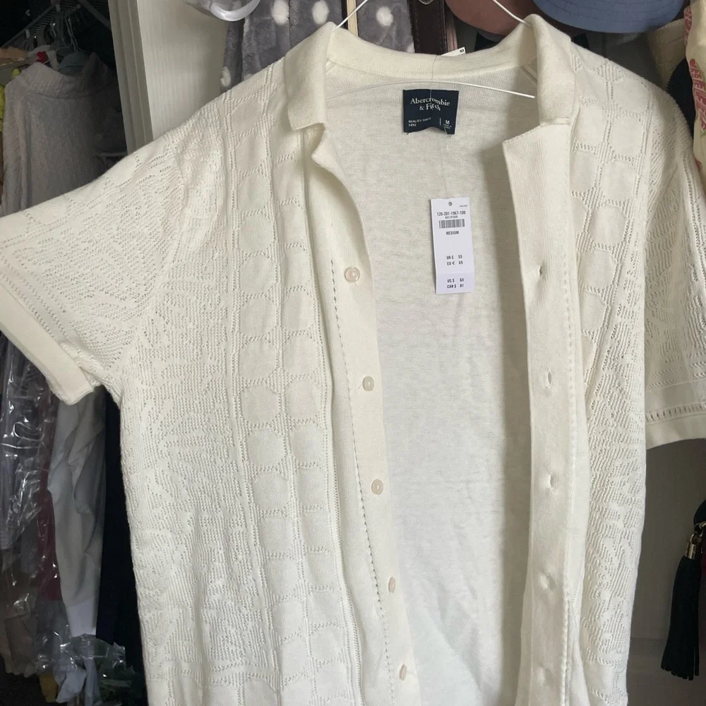 Abercrombie and fitch knit button down - cream/white. New with tags - Picture 1 of 1